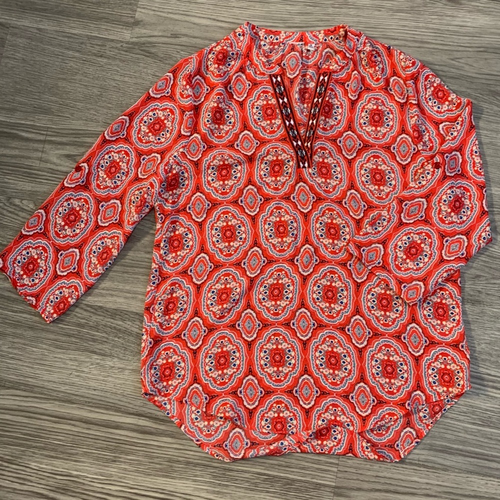 Women’s size M shirt.